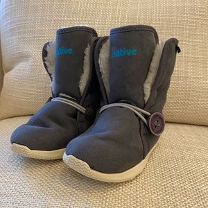 Native Kids Boots in Gray and Cream
